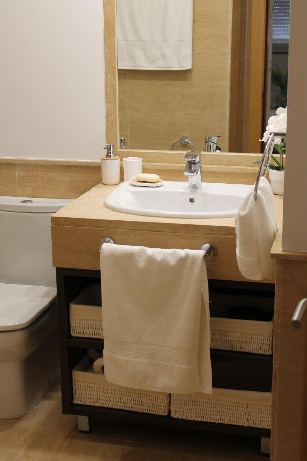Paseo Maritimo Apartment Malaga Ngoại thất bức ảnh